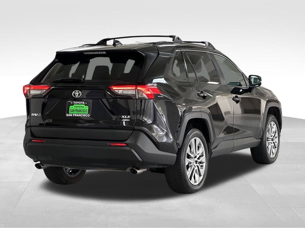 Used 2022 Toyota RAV4 XLE Premium AWD/4WD image 5