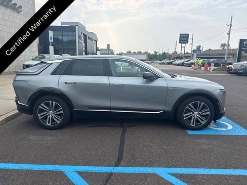 Used 2024 Cadillac Lyriq Luxury AWD/4WD image 3
