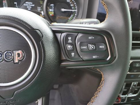 Used 2024 Jeep Wrangler Unlimited AWD/4WD image 26