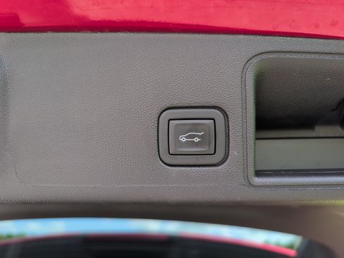 Used 2024 GMC Terrain SLE w/ Driver Convenience Package FWD image 8