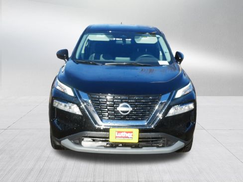 Used 2023 Nissan Rogue SV image 2