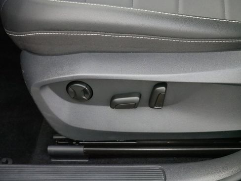 Certified 2023 Volkswagen Taos SE w/ Panoramic Sunroof Package image 20