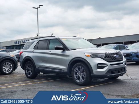 Used 2023 Ford Explorer XLT w/ Equipment Group 202A AWD/4WD image 2