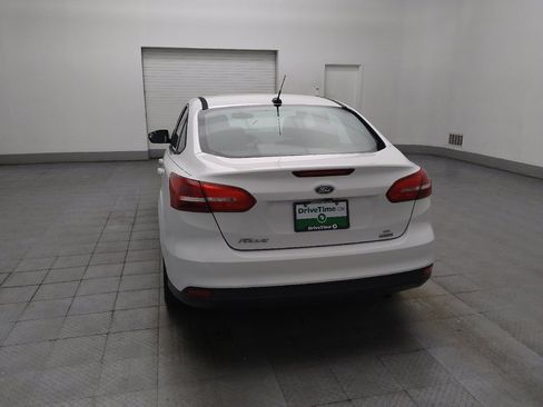 Used 2017 Ford Focus SE FWD image 6