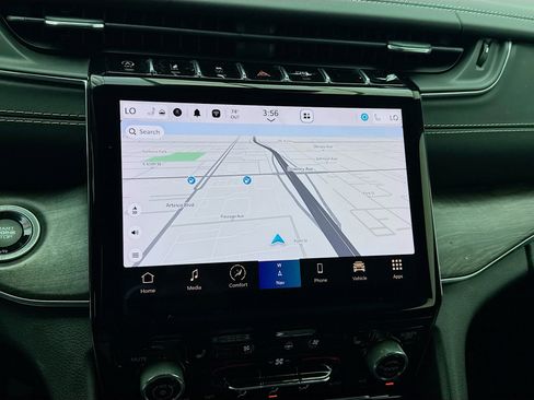 Used 2022 Jeep Grand Cherokee L Overland w/ Advanced Protech Group III image 9