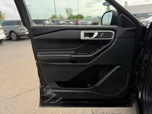 Used 2020 Ford Explorer XLT w/ Equipment Group 202A AWD/4WD image 11