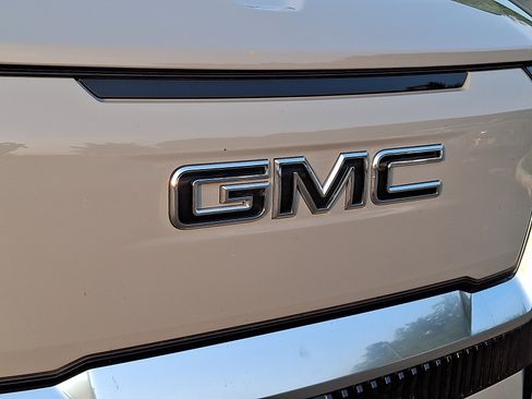 Used 2024 GMC Sierra EV Denali AWD/4WD image 8