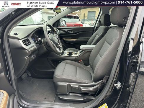 Used 2023 GMC Acadia SLE image 13