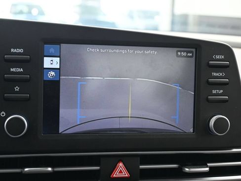 Used 2024 Hyundai Elantra SE FWD image 18
