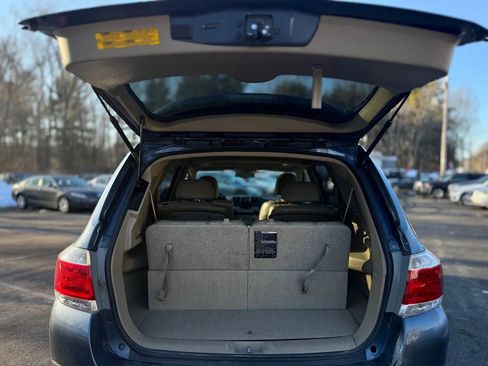 Used 2011 Toyota Highlander SE w/ Tow Pkg image 8