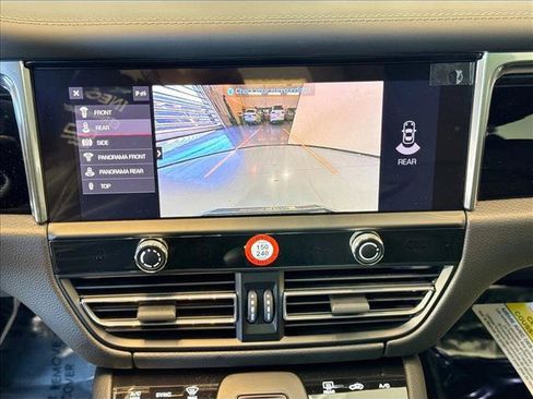 Certified 2026 Porsche Macan AWD/4WD image 18