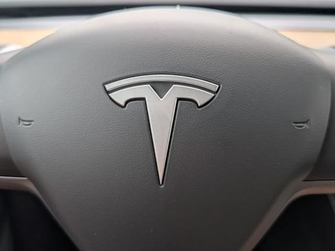 Used 2024 Tesla Model Y Long Range AWD/4WD image 22