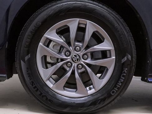 Used 2023 Toyota Sienna LE image 31