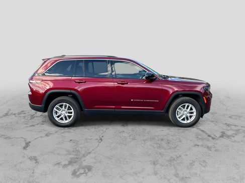 Used 2023 Jeep Grand Cherokee Laredo w/ Luxury Tech Group I AWD/4WD image 9