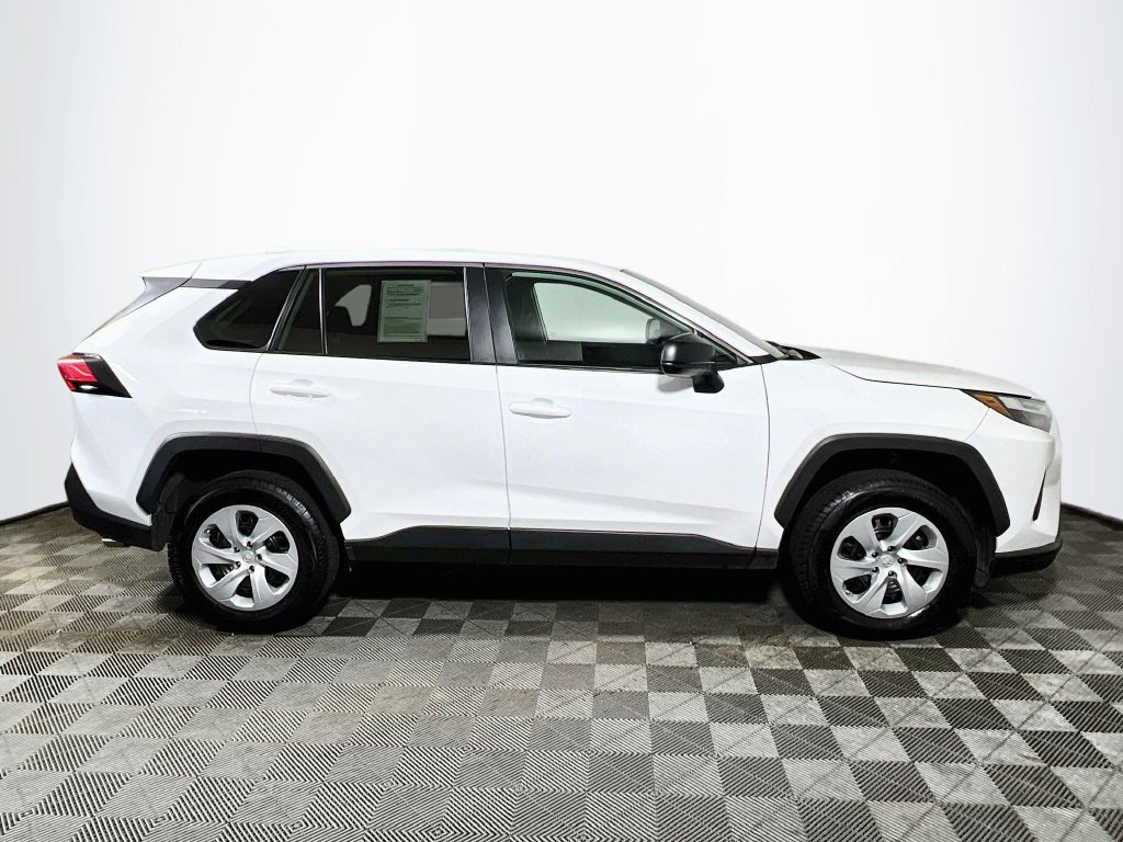 Used 2024 Toyota RAV4 LE AWD/4WD image 8