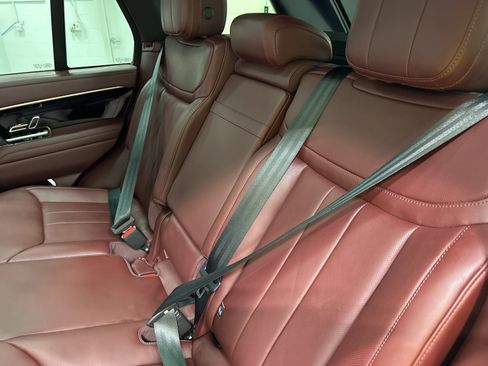 Used 2025 Land Rover Range Rover SE image 15