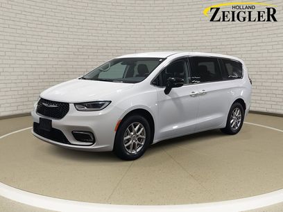 Used 2024 Chrysler Pacifica Touring-L