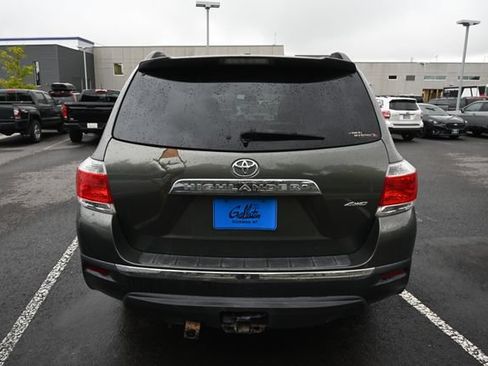 Used 2012 Toyota Highlander SE w/ Tow Pkg AWD/4WD image 4