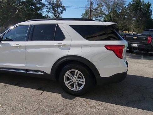 Used 2021 Ford Explorer XLT w/ Equipment Group 202A image 6