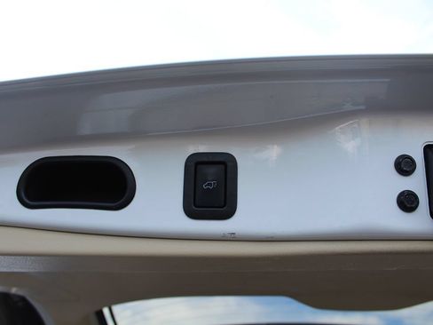 Used 2015 Toyota Highlander Plus AWD/4WD image 35
