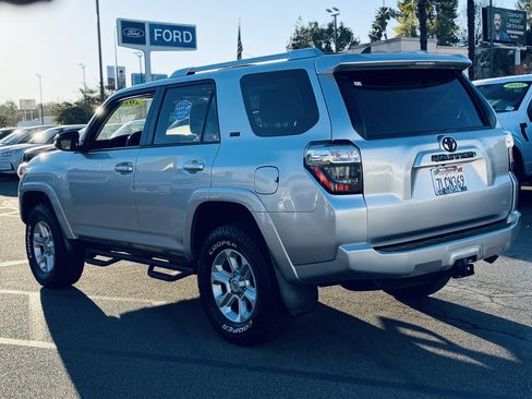 Used 2015 Toyota 4Runner Limited image 4