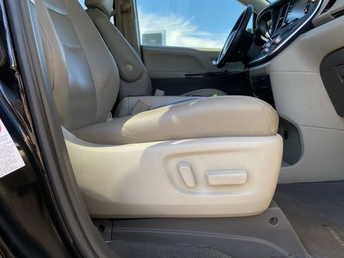 Used 2019 Toyota Sienna XLE FWD image 31
