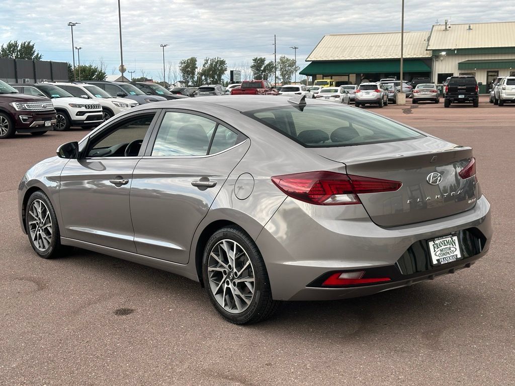 Used 2020 Hyundai Elantra Limited w/ Cargo Package (C1) FWD image 5