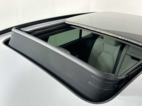 Certified 2025 Porsche Macan 4S Electric image 21