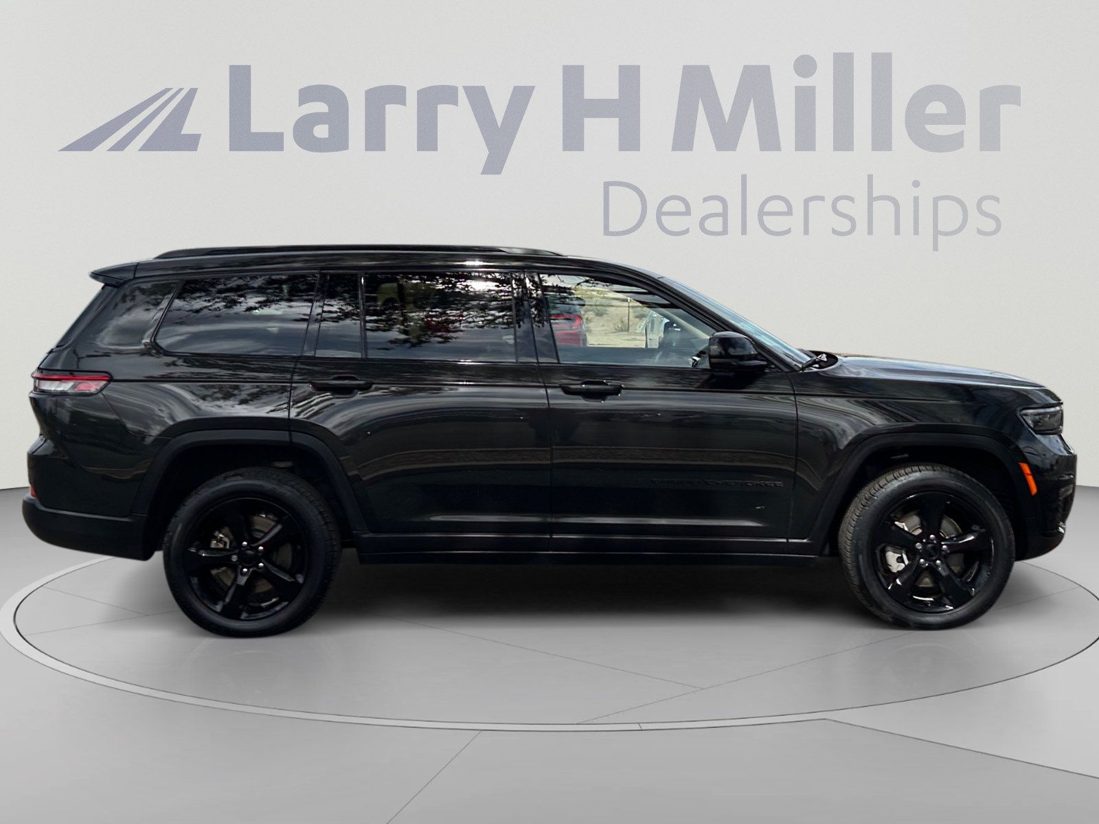 Used 2022 Jeep Grand Cherokee L Limited w/ Black Appearance Package AWD/4WD image 6