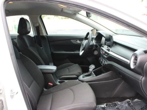 Used 2021 Kia Forte LXS FWD image 16