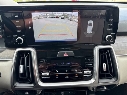 Used 2023 Kia Sorento EX w/ Panoramic Sunroof Package image 29