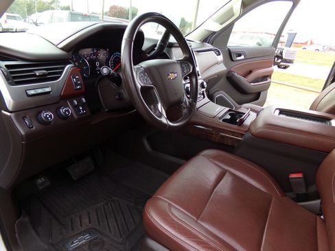 Used 2019 Chevrolet Suburban Premier image 17