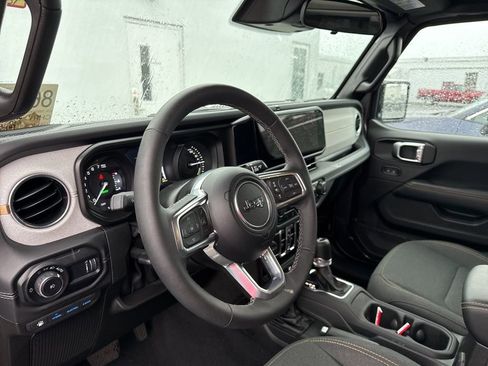 Used 2025 Jeep Wrangler Sahara 4xe image 14