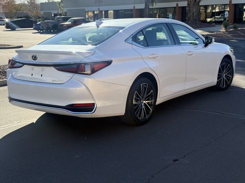 Used 2024 Lexus ES 300h w/ Premium Package image 6