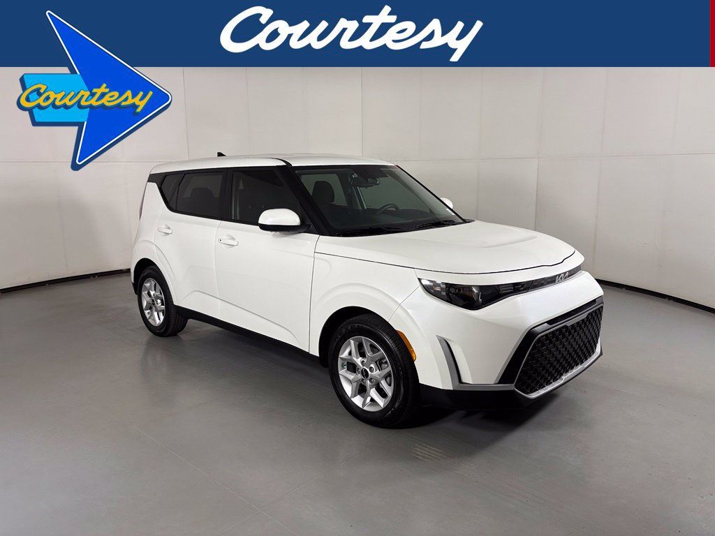 Used 2025 Kia Soul S FWD image 1