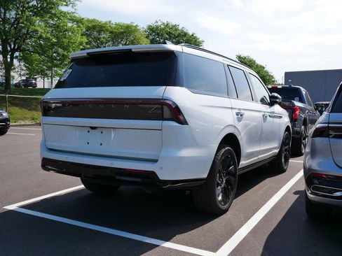 Used 2026 Lincoln Navigator Reserve w/ Jet Appearance Package AWD/4WD image 5