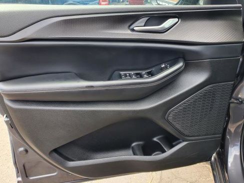 Used 2023 Jeep Grand Cherokee Altitude AWD/4WD image 20