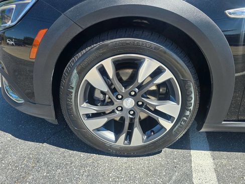 Used 2018 Buick Regal Essence w/ Driver Confidence Package #1 AWD/4WD image 10