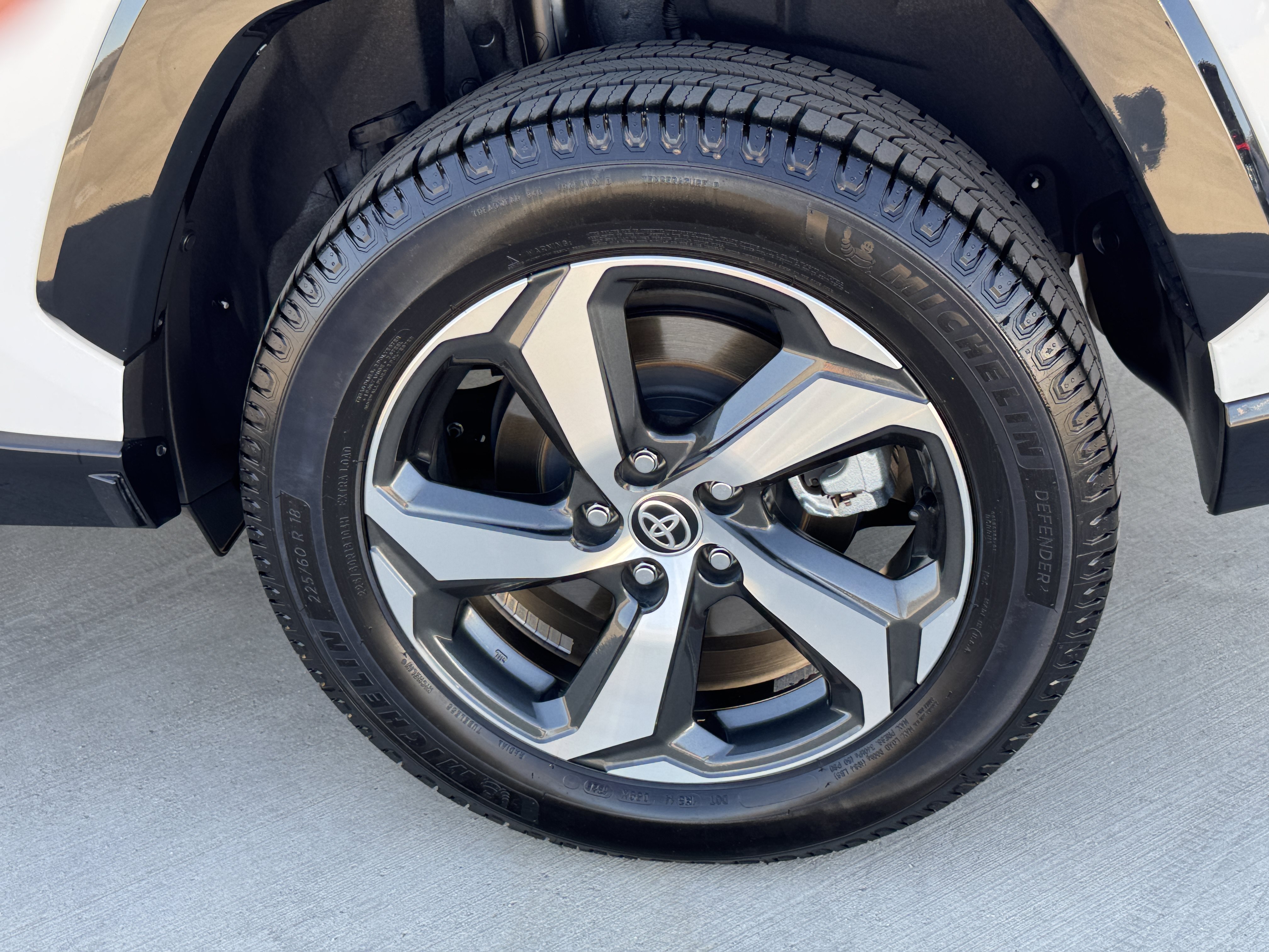 Used 2023 Toyota RAV4 SE w/ Weather & Moonroof Package AWD/4WD image 17