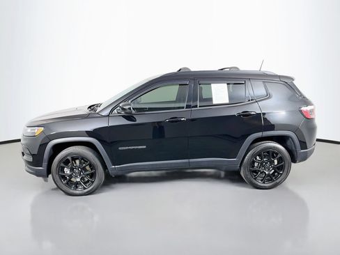 Used 2025 Jeep Compass Latitude w/ Altitude Special Edition AWD/4WD image 4