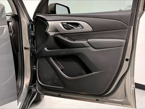 Used 2019 Chevrolet Traverse LT FWD image 21