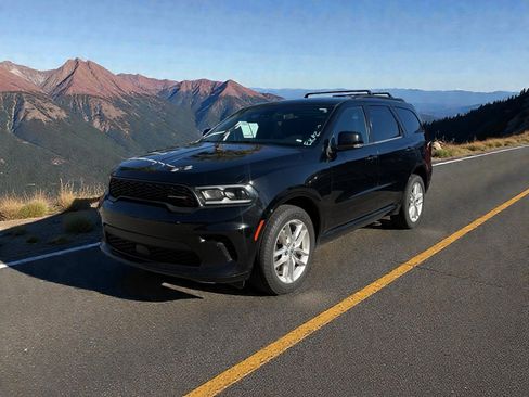 Used 2024 Dodge Durango GT image 2