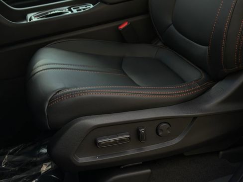 Used 2025 Honda Pilot TrailSport image 18