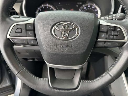 Used 2023 Toyota Highlander XLE FWD image 25