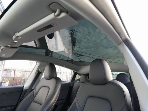 Used 2023 Tesla Model Y Long Range image 32