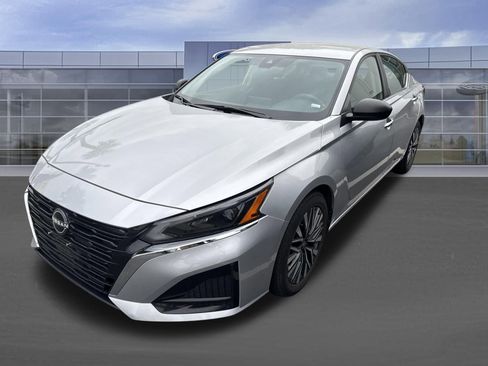 Used 2024 Nissan Altima 2.5 SV image 10