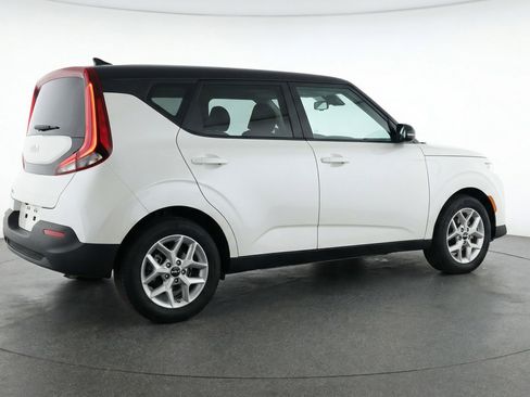 Used 2025 Kia Soul LX w/ LX Technology Package image 9