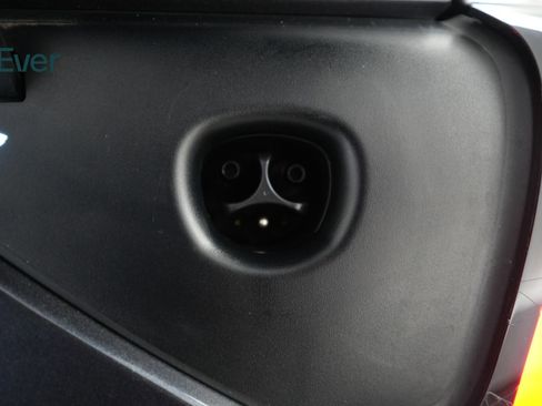 Used 2025 Tesla Model Y Long Range RWD image 10