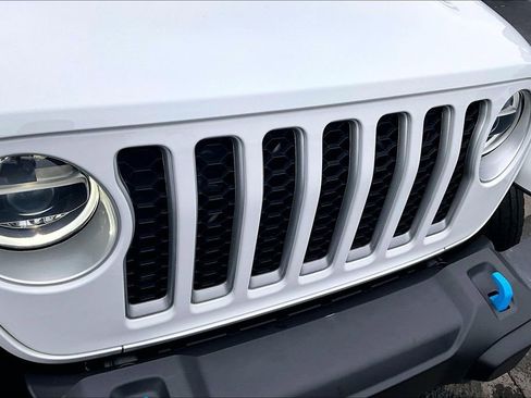 Used 2022 Jeep Wrangler Unlimited Sahara 4xe image 33