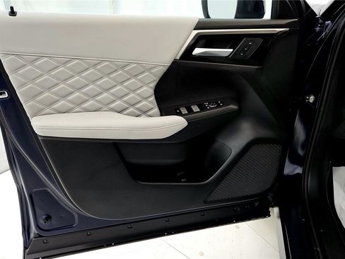 Used 2025 Mitsubishi Outlander SEL image 24